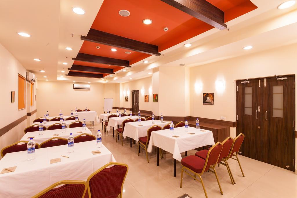 Indore Buitenkant foto